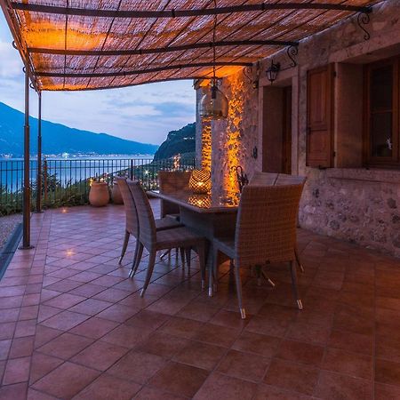 Villa Limone リモーネ・スル・ガルダ エクステリア 写真